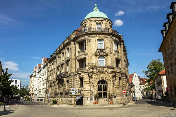 BAYREUTH, GERMANY - 10 Temmuz 2019: Almanya 'nın Yukarı Franconia bölgesindeki Bayreuth, Bavyera kentindeki tarihi bina manzarası