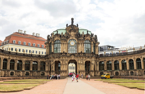 Дворец Цвингера, художественная галерея и музей в Дрездене, Германия.