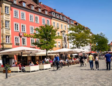 BAYREUTH, GERMANY - 10 Temmuz 2019: Bavarian Town Bayreuth, Bayreuth (eski kasaba) - Maximilianstrasse