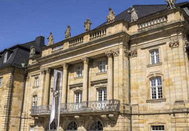 BAYREUTH, GERMANY - 10 Temmuz 2019: Margravial Opera Binası (MARKGRFLICHES OPERNHAUS) Bayreuth, Bavyera, Almanya 'nın Yukarı Franconia bölgesinde