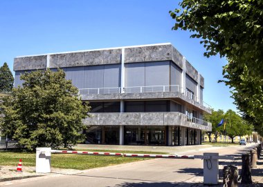 Karlsruhe, Almanya - 4 Temmuz 2019: Almanya 'da' Bundesverfassungsgert 'adlı Federal Anayasa Mahkemesi binası