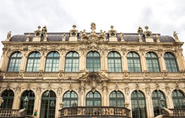 Almanya, Dresden 'deki Zwinger Sarayı, sanat galerisi ve müzesi.