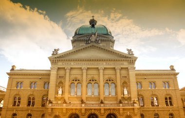 Bern, İsviçre - İsviçre 'deki Parlamento Binası. İsviçre Parlamentosu 'nun koltuğu. İsviçre federal hükümet merkezi..