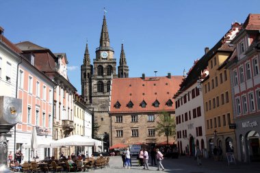 Ansbach, GERMANY, APR 21, 2018: Ansbach, Bavyera, Almanya 'nın Eski Şehir mimarisinin manzaralı görünümü