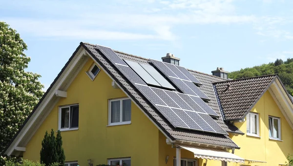 Panel Słoneczny Dachu — Zdjęcie stockowe