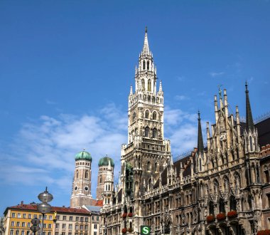 Münih, Almanya, Bavyera. Marienplatz belediye binası mimarisi