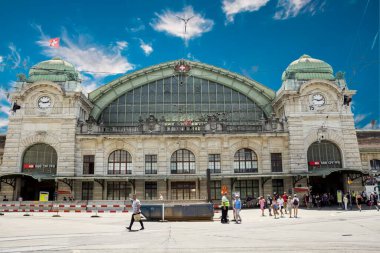 Basel, SWitzERLAND - 1 Temmuz 2019: The Main Railway Station (Bahnhof Basel SBB) and Trams Transit from the Station