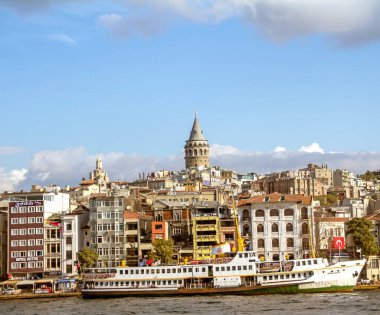 İstanbul Boğazı 'ndaki feribotlar, İstanbul' un sembolü yolcu gemileri..