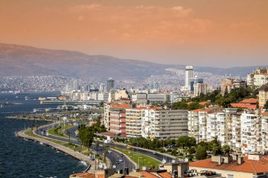 İzmir, Türkiye: İzmir 'in Konak ilçesi. İzmir, Türkiye 'de daha popüler bir turizm beldesi.