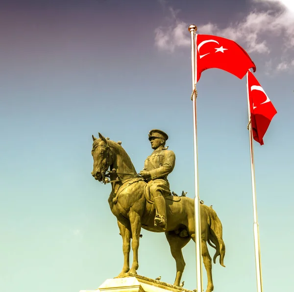 Şehir Merkezinde Atatürk Anıtı Ulus — Stok fotoğraf