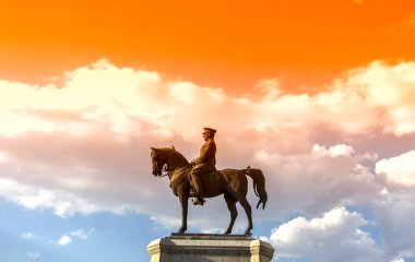 Atatürk anıtı şehir merkezinde, Ulus.