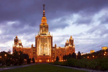 Moskova tarihi merkezinde yılın farklı zamanlarda görüntüleri bir şehir sokak, Rusya tarihte vurdu: 2016-2017, resim mimarisi, binalar, gökyüzü 