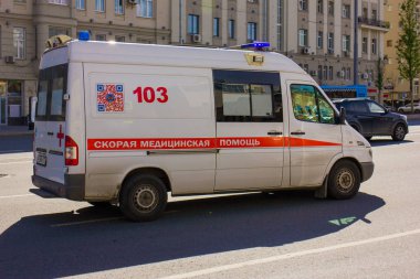 Moskova'nın merkezinde Ambulans Fotoğraf Mira sokak, bahar, Moskova, araba, şehir, insanlar alınan.
