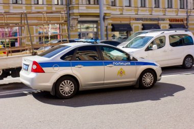 Polis Moskova'nın merkezinde bir çağrı devam Mira sokak, bahar, Moskova, araba, şehir, insanlar alınan fotoğraf.
