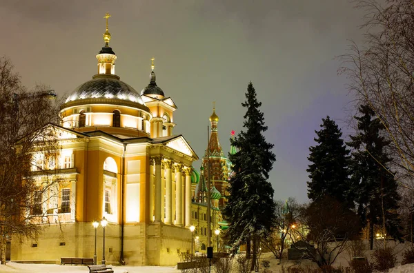 Krajobraz Moskwy Park Wieczorem Zdjęcie Wykonane Ulicy Miasta Moskwa Zima — Zdjęcie stockowe