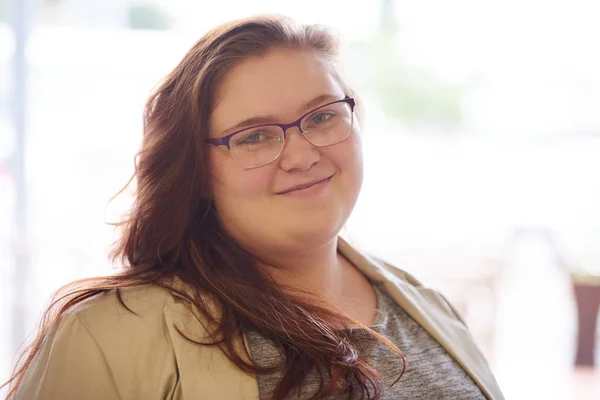 Close up portrait of beautiful plus size young adult woman — Stock Photo, Image