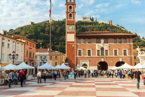 이탈리아 2018 보기는 유명한 광장의 베네토 이탈리아 광장은 보드의 그리고 — 스톡 사진