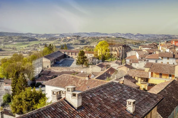 Panoramiczny Widok Winnice Wzgórza Otaczające Małą Wioskę Vignale Monferrato Piemont — Zdjęcie stockowe