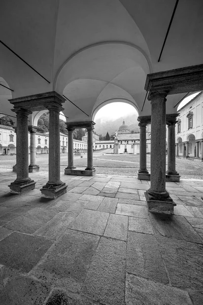 Vista Panorámica Los Edificios Complejo Religioso Llamado Santuario Oropa Cerca —  Fotos de Stock