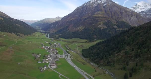 Flying Beautiful Mountain Valley Local Town Road Highway Green Slopes — Stock Video