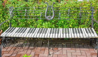Bir müzik aleti şeklinde bir Bank fotoğrafı