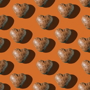 Renkli arka planda gölgeleri olan koyu kahverengi renkte çikolatalı zencefilli kekin kusursuz deseni.