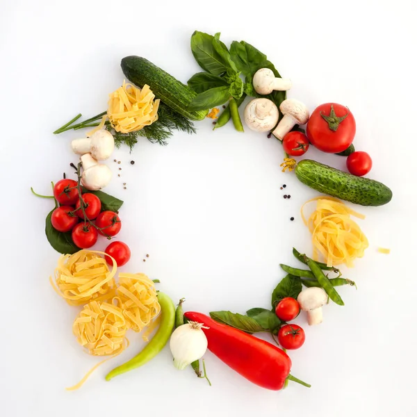 Ghirlanda Prodotti Alimentari Pregiati Verdure Fresche Pasta Fatta Casa Spezie — Foto Stock