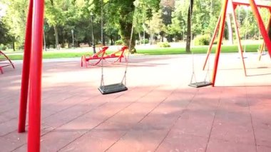 boş genel Bahçesi: salıncaklar, carousels çocuksuz