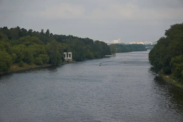 Rivière Avec Vue Sur Ville — Photo