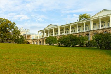 Geçiş izni. Puşkin 'deki Autumn Park' ta. Saint-Petersburg 'da. Günaydın..