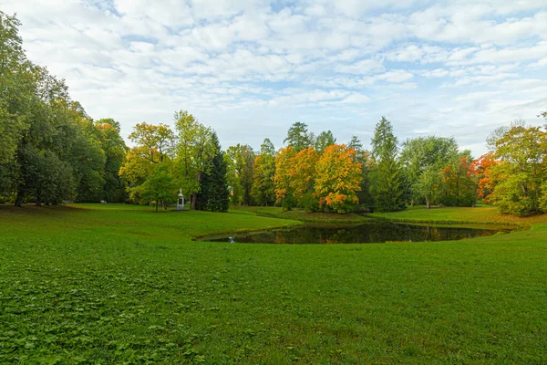 Autumn Park em Pushkin. São Petersburgo. Bom dia. . — Fotografia de Stock