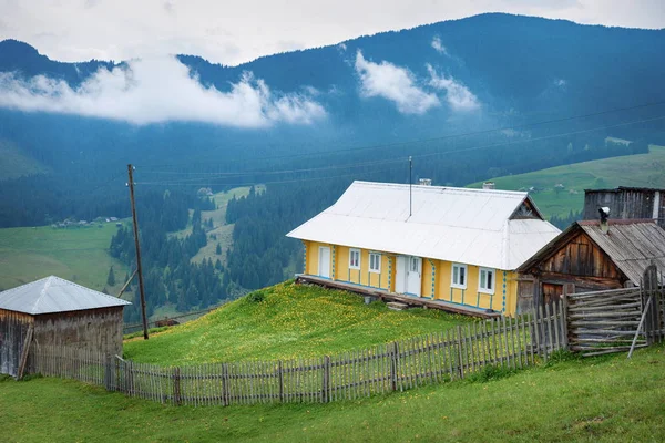 Paisaje Montaña Primavera Verano Pueblo Casa Las Montañas — Foto de Stock