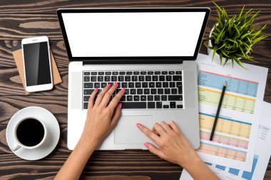 Modern ofis masaüstü. Üstten görünüm