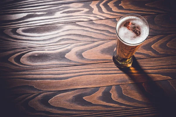 Beer Glass Old Dark Wooden Table Top View — Stock Photo, Image