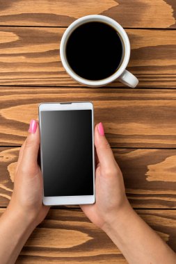 Modern akıllı telefon kullanan kadın