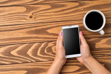 Modern akıllı telefon kullanan kadın