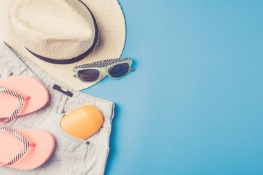 Kadının plaj kıyafeti. Yaz moda arka plan