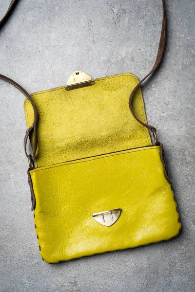 Εναέρια Βολή Του Casual Κίτρινο Γυναικεία Τσάντα — Φωτογραφία Αρχείου