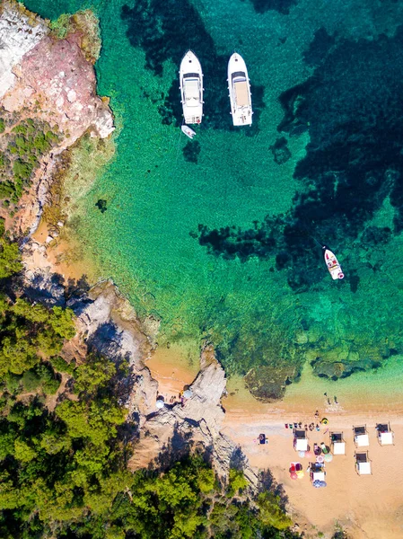 Légi Felvétel Homokos Strand Napozás Turisták Jachtok — Stock Fotó