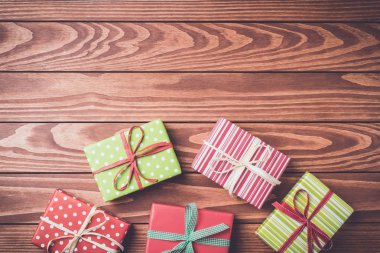 Tahta Arkaplanda Noel Hediyesi Kutuları