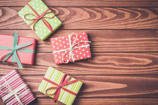 Tahta Arkaplanda Noel Hediyesi Kutuları