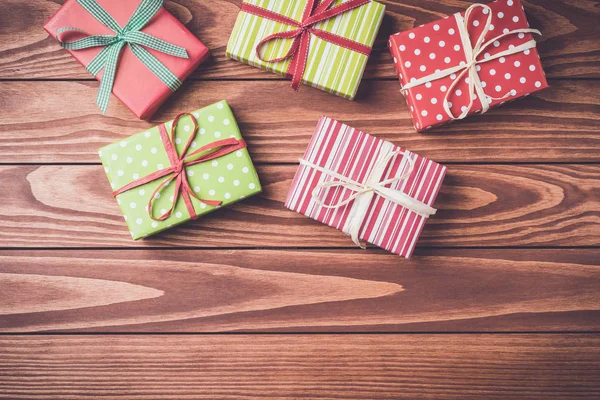 Tahta Arkaplanda Noel Hediyesi Kutuları