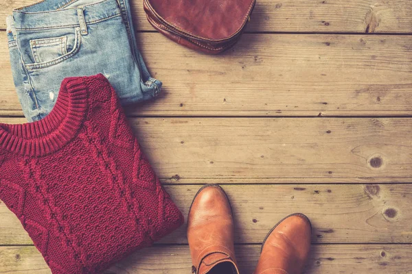 Kadının sıcak giysiler. Moda arka plan