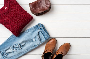 Kadının sıcak giysiler kış için. Moda arka plan