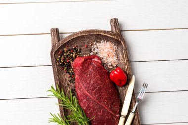 otlar ve baharatlar ham sığır eti biftek