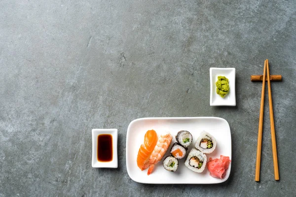 Japanisches Sushi Mit Sojasauce Und Wasabi Ansicht Von Oben — Stockfoto