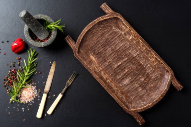 Taze otlar, baharatlar ve taş harç ile gıda arka plan