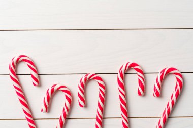 Şeker kamışı eski beyaz ahşap masa