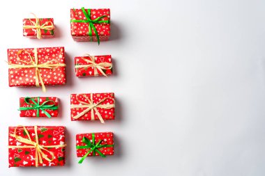 Renkli Noel hediyeleri. Üstten görünüm