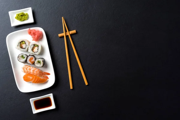 Japanisches Sushi Mit Sojasauce Und Wasabi — Stockfoto